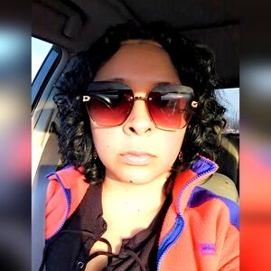 Meet your Posher, Lorena